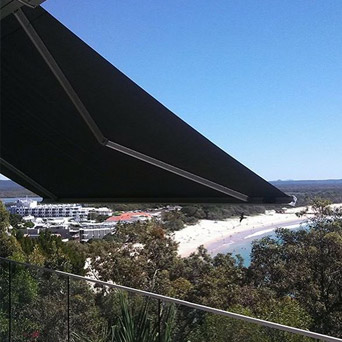 awning-over-main-beach